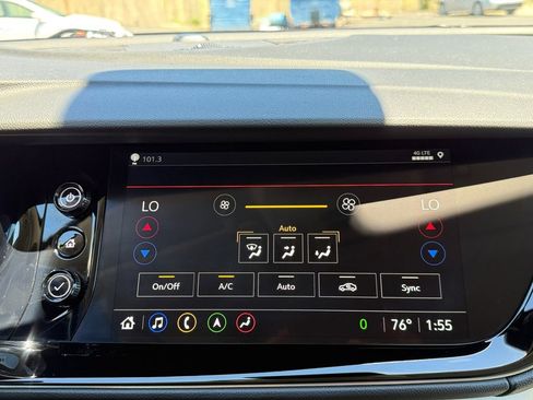 Used 2023 Buick Envision Avenir AWD/4WD image 17