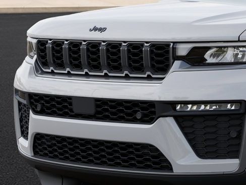 New 2026 Jeep Grand Cherokee Limited AWD/4WD image 11