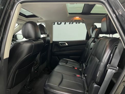 Used 2019 Nissan Pathfinder Platinum image 30