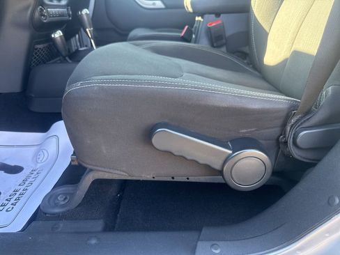 Used 2016 Jeep Wrangler Unlimited Sahara image 15