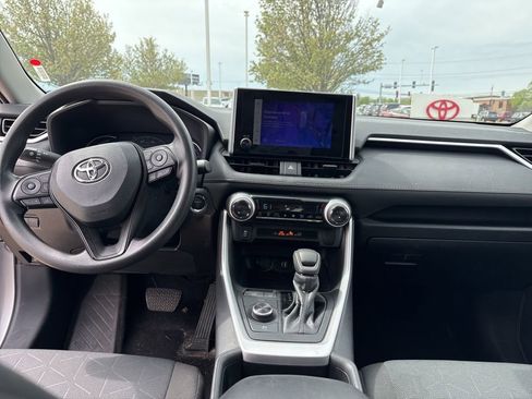 Used 2025 Toyota RAV4 XLE AWD/4WD image 21