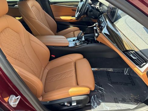 Used 2023 BMW 530i w/ Premium Package RWD image 11
