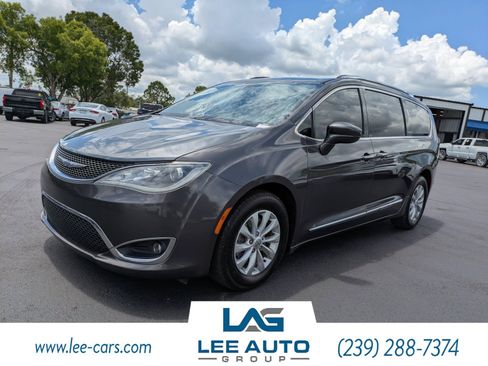 Used 2019 Chrysler Pacifica Touring-L FWD image 7