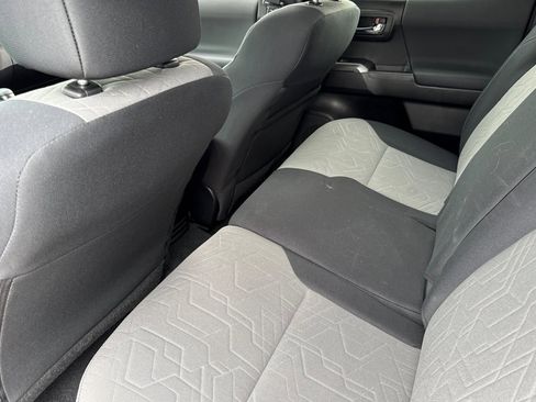 Used 2022 Toyota Tacoma TRD Sport image 12