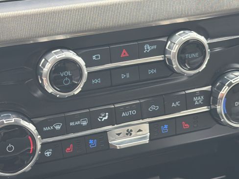 Used 2025 Ford F450 Platinum w/ Platinum Plus Package image 25