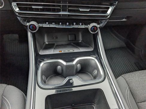Used 2026 Chevrolet Traverse LT w/ Midnight/Sport Edition FWD image 26