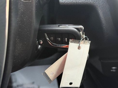 Used 2018 Toyota Camry SE image 30