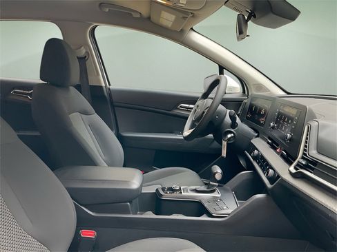 Used 2024 Kia Sportage LX image 15