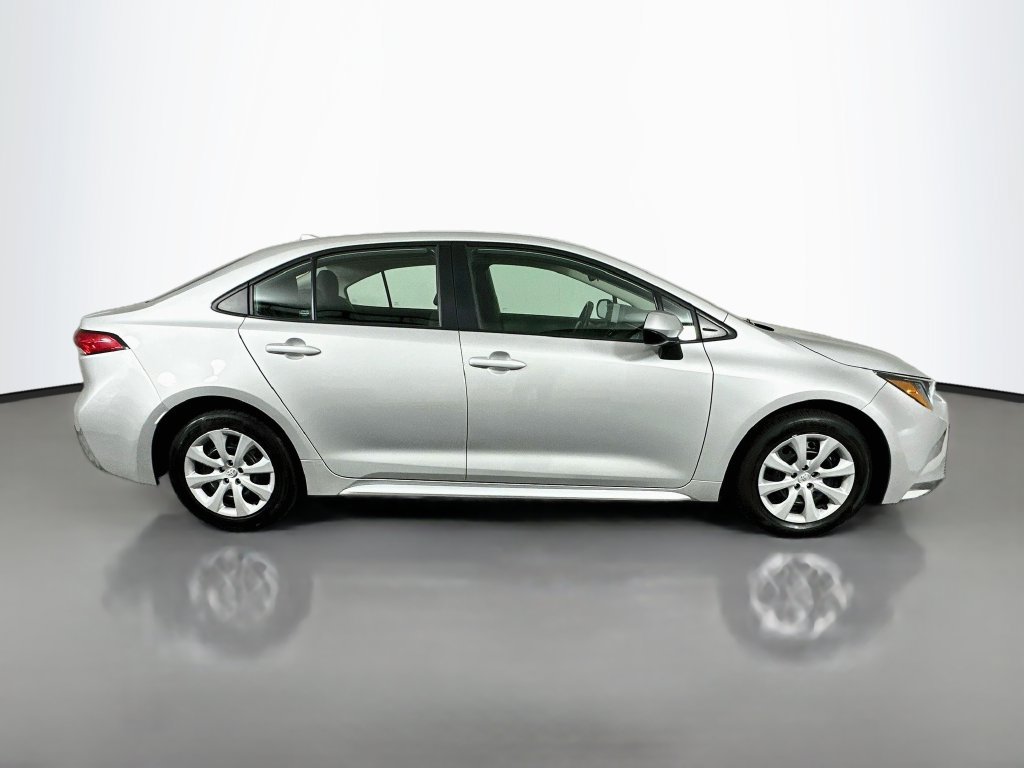 Used 2025 Toyota Corolla LE FWD image 4