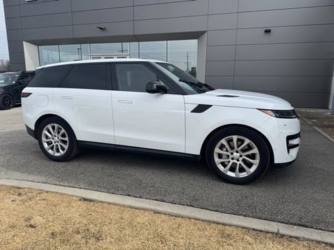 Used 2025 Land Rover Range Rover Sport SE image 4