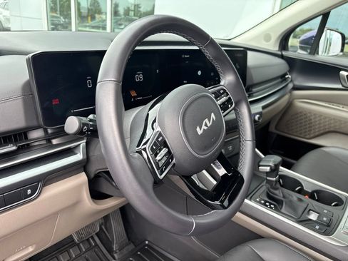 Certified 2026 Kia Carnival FWD image 8