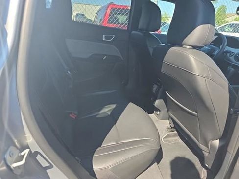 Used 2023 Jeep Compass Latitude AWD/4WD image 8