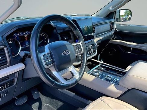 Used 2024 Ford Expedition Limited AWD/4WD image 17