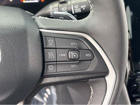 Used 2024 Jeep Grand Cherokee Altitude AWD/4WD image 23