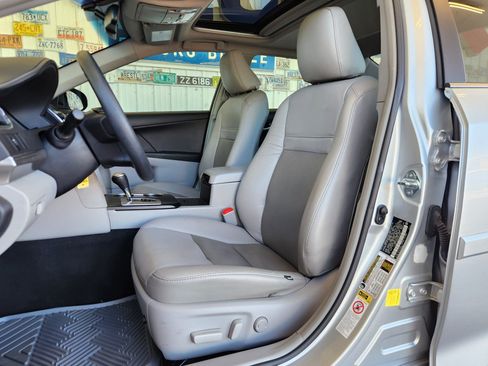 Used 2012 Toyota Camry LE FWD image 4