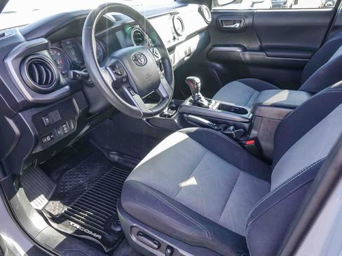 Used 2020 Toyota Tacoma TRD Off-Road w/ Technology Package AWD/4WD image 16