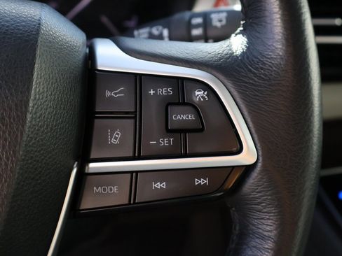 Used 2024 Toyota Sienna XLE image 39