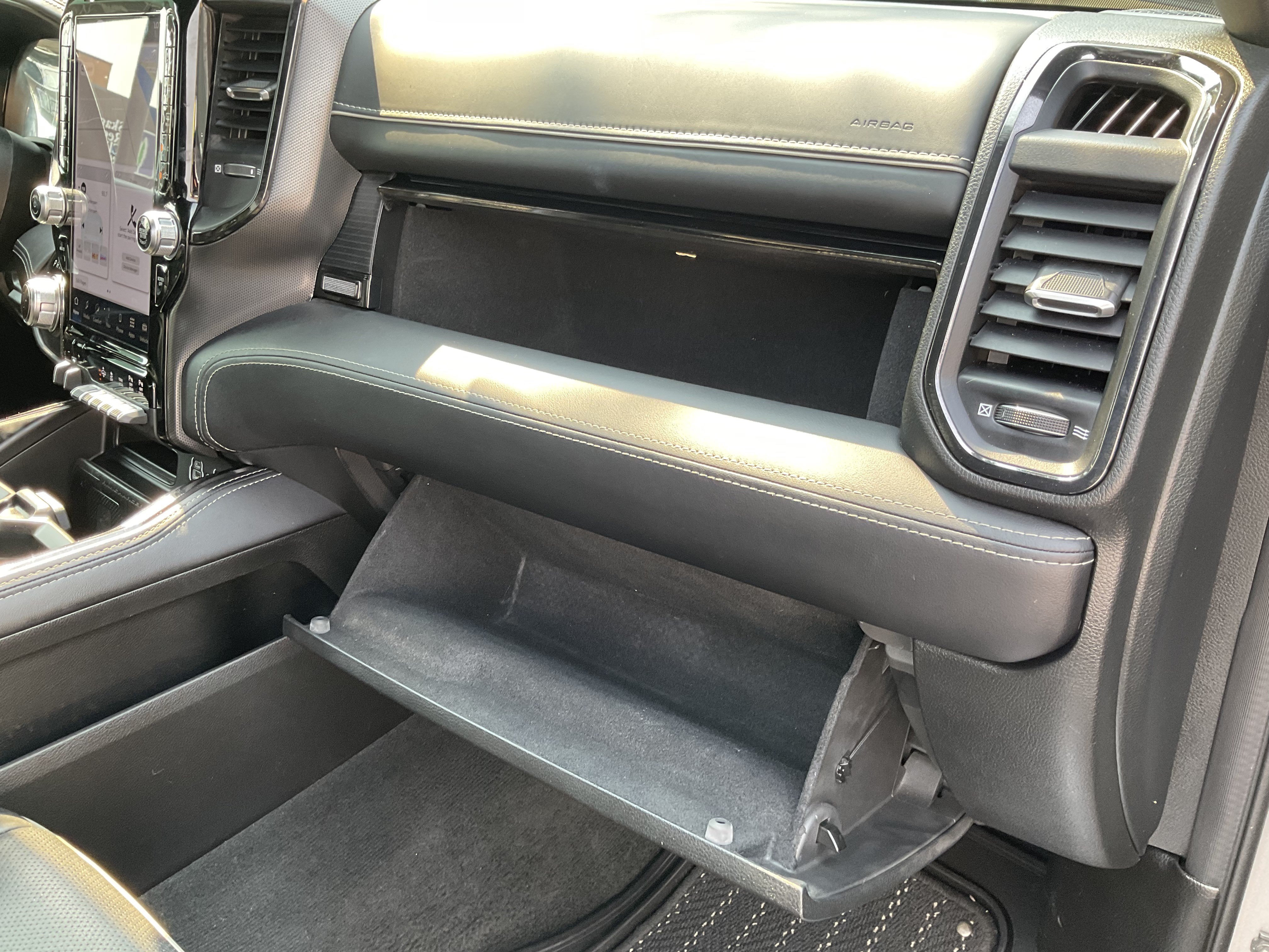 Used 2022 RAM 1500 Limited w/ Body-Colour Bumper Group AWD/4WD image 24