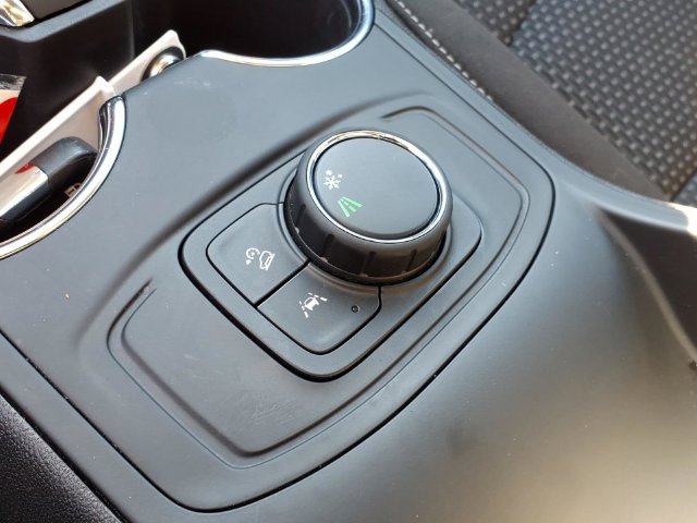 Used 2024 GMC Terrain SLE FWD image 29
