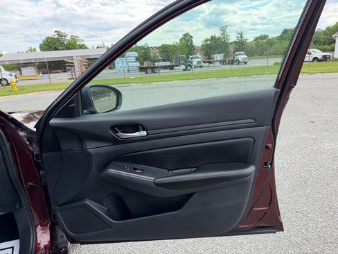 Used 2025 Nissan Altima 2.5 SV FWD image 23