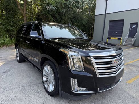 Used 2017 Cadillac Escalade ESV Platinum AWD/4WD image 5