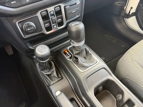 Used 2025 Jeep Wrangler Unlimited Sport AWD/4WD image 41