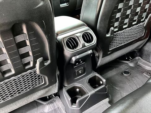 Used 2023 Jeep Gladiator Rubicon w/ LED Lighting Group AWD/4WD image 11