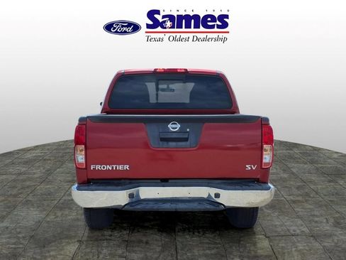 Used 2015 Nissan Frontier SV RWD image 4