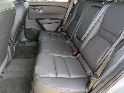 Used 2023 Nissan Rogue SL w/ SL Premium Package image 32