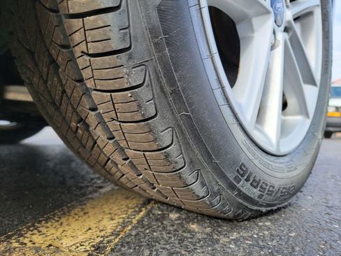 Certified 2017 Ford Focus SE FWD image 18