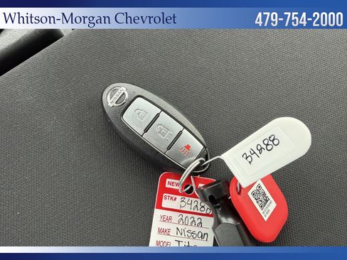 Used 2022 Nissan Titan SV image 20