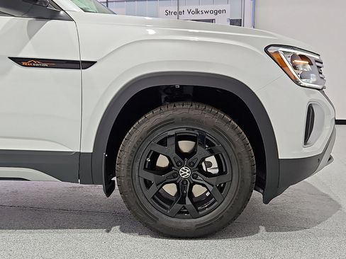 New 2026 Volkswagen Atlas Peak Edition AWD/4WD image 6