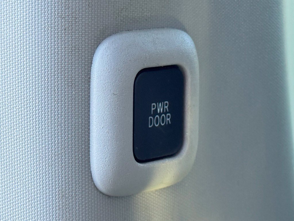 Used 2017 Toyota Sienna XLE Premium FWD image 38