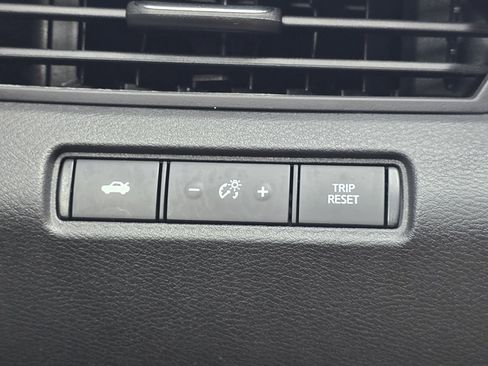 Used 2024 Nissan Altima 2.5 SV FWD image 34