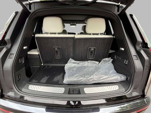 Used 2026 Cadillac Vistiq Sport w/ LPO, Floor Liner Package AWD/4WD image 17