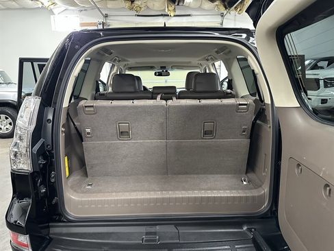 Used 2014 Lexus GX 460 w/ Premium Package AWD/4WD image 15