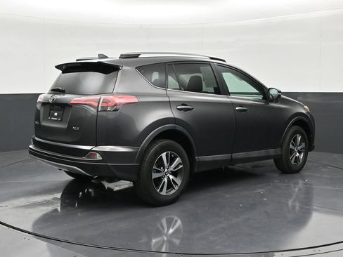 Used 2017 Toyota RAV4 XLE FWD image 5