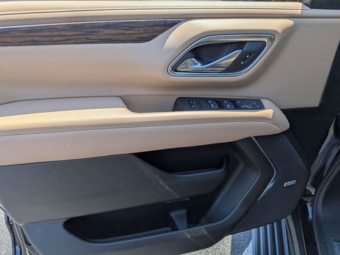 Used 2024 Chevrolet Suburban Premier w/ Premium Package AWD/4WD image 10