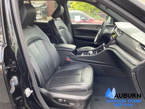 Used 2023 Jeep Grand Cherokee Overland AWD/4WD image 13