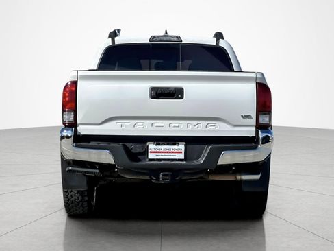 Used 2018 Toyota Tacoma TRD Off-Road image 4