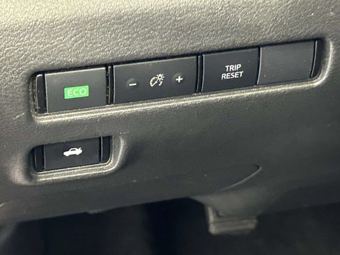 Used 2024 Nissan Sentra SV FWD image 18