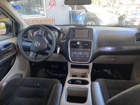 Used 2014 Dodge Grand Caravan SXT FWD image 26