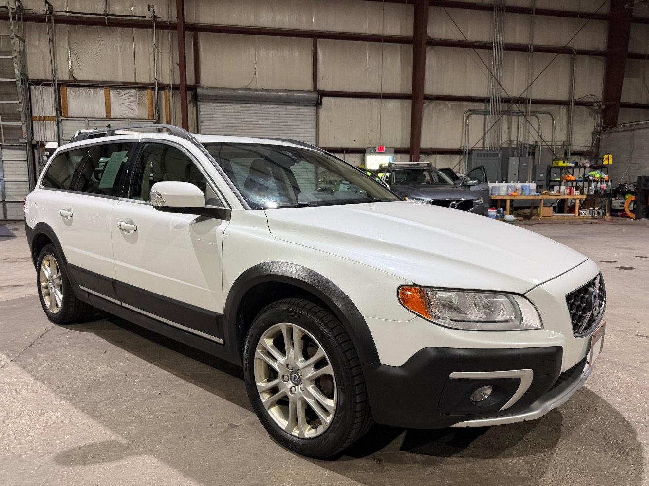 Used 2016 Volvo XC70 T5 Premier w/ Proximity Package AWD/4WD image 2