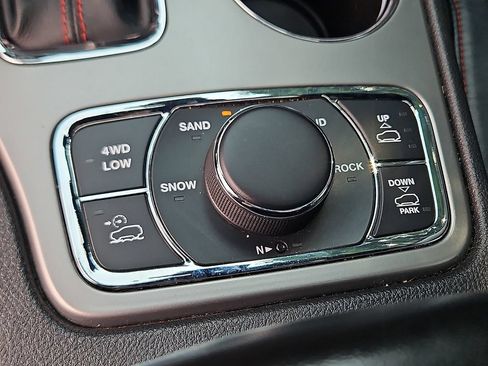Used 2021 Jeep Grand Cherokee Trailhawk w/ Trailhawk Luxury Group AWD/4WD image 16