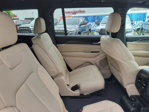 New 2026 Jeep Grand Cherokee L Limited AWD/4WD image 30