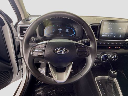 Used 2026 Hyundai Venue SEL FWD image 13