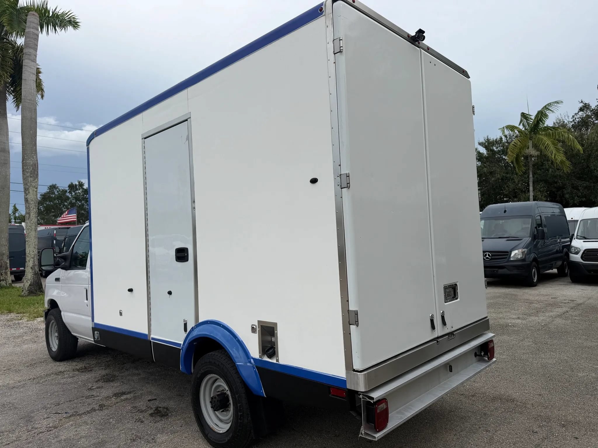 Used 2023 Ford E-350 and Econoline 350 Super Duty w/ Power Windows & Locks Group RWD image 5