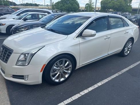 Used 2013 Cadillac XTS Luxury image 1