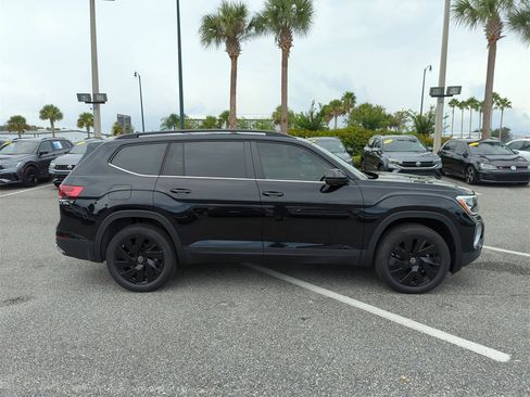 New 2025 Volkswagen Atlas SE image 3
