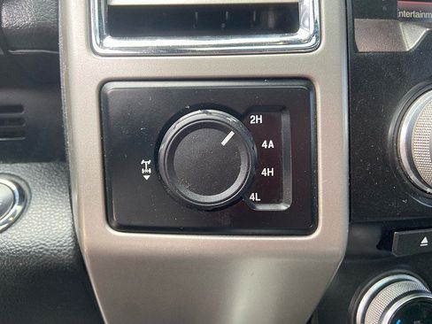 Used 2015 Ford F150 Lariat w/ Equipment Group 502A Luxury AWD/4WD image 20